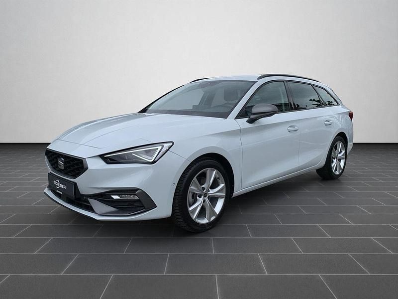 Glacial weiß metallic (metallic) Gebraucht 2024 Seat Leon FR Limousine | 29.800 € (Fairer Preis) - Bild 1/4