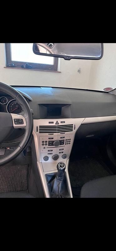 Gebraucht Opel Astra 105 PS (77 kW) 2008 Schwarz Kleinwagen