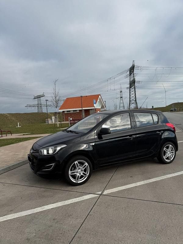 Schwarz Gebraucht 2014 Hyundai i20 Edition Kleinwagen | 5.500 € (Fairer Preis) - Bild 1/4