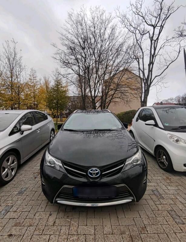 Schwarz Gebraucht 2014 Toyota Auris Hybrid Sport Kombi | 9.100 € (Guter Preis) - Bild 1/4