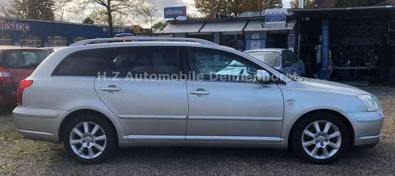 Gebraucht Toyota Avensis Executive 177 PS (130 kW) 2005 Silber Kombi
