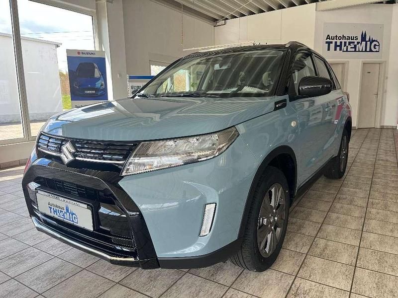 Ice grayish blue Neu 2025 Suzuki Vitara Comfort SUV | 25.900 € (Etwas zu teuer) - Bild 1/4