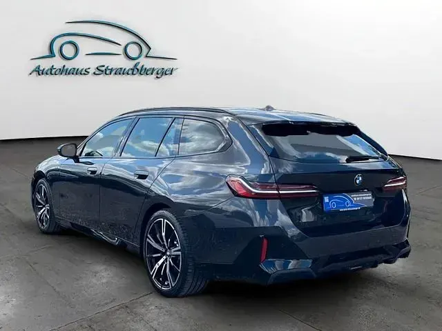 Gebraucht BMW 540 M Sport 303 PS (222 kW) 2025 Grau Kombi