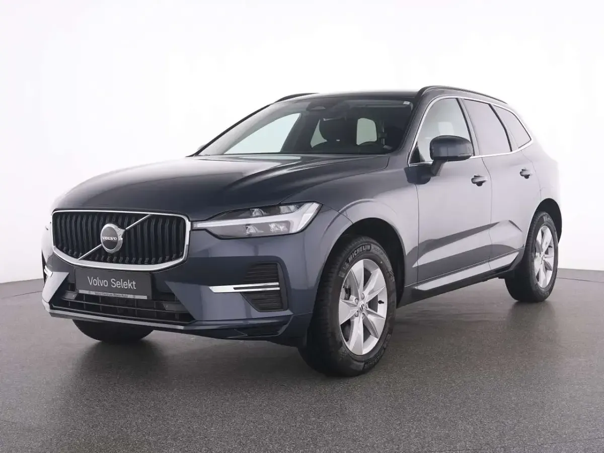 Gebraucht Volvo XC60 Core 197 PS (144 kW) 2023 Blau denim blue / metallic SUV