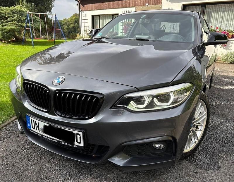 Grau Gebraucht 2018 BMW 218 Shadowline Coupé | 18.990 € (Fairer Preis) - Bild 1/4