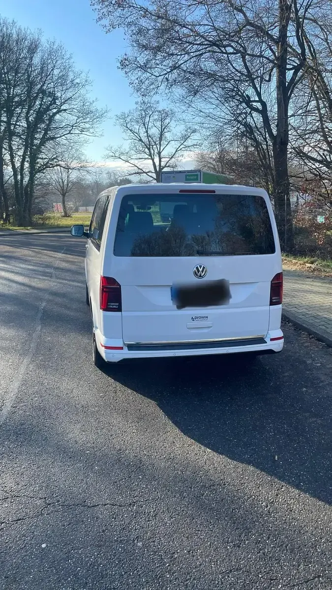 Gebraucht VW Multivan Generation Six 150 PS (110 kW) 2021 Weiß Van / Kleinbus