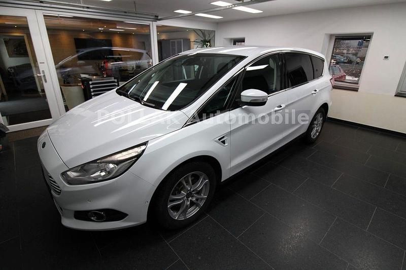 Gebraucht Ford S-MAX Titanium 211 PS (155 kW) 2017 Weiß Van / Kleinbus