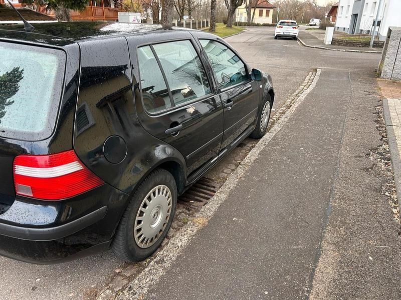 Gebraucht VW Golf IV 75 PS (55 kW) 2002 Schwarz Kleinwagen