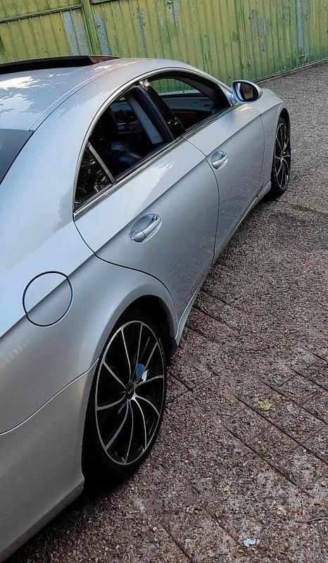 Silber Gebraucht 2006 Mercedes CLS320 Limousine | 6.999 € (Fairer Preis) - Bild 1/4