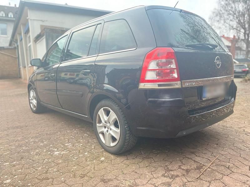 Gebraucht Opel Zafira 125 PS (91 kW) 2011 Schwarz Van / Kleinbus