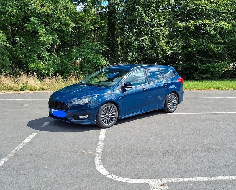 Blau Gebraucht 2017 Ford Focus ST-Line Kombi | 7.900 € (Superpreis) - Bild 1/4