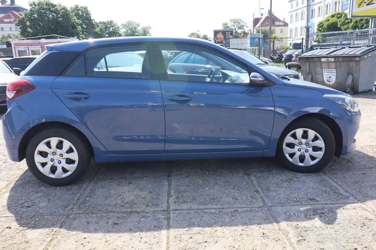 Gebraucht Hyundai i20 Classic 84 PS (61 kW) 2018 Morning blue / sol Kleinwagen