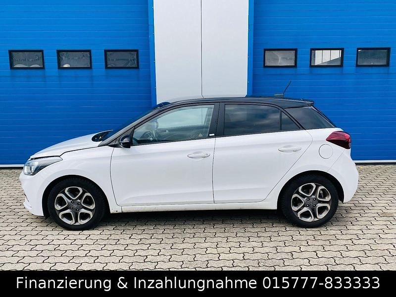 Weiß Gebraucht 2020 Hyundai i20 Kleinwagen | 12.900 € (Guter Preis) - Bild 1/4