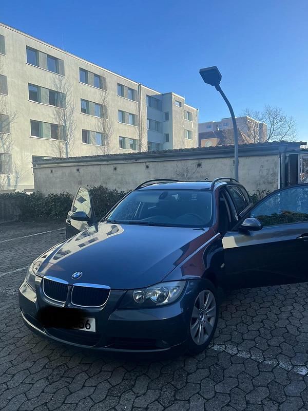 Grau Gebraucht 2008 BMW 320 Limousine | 2.500 € (Superpreis) - Bild 1/4
