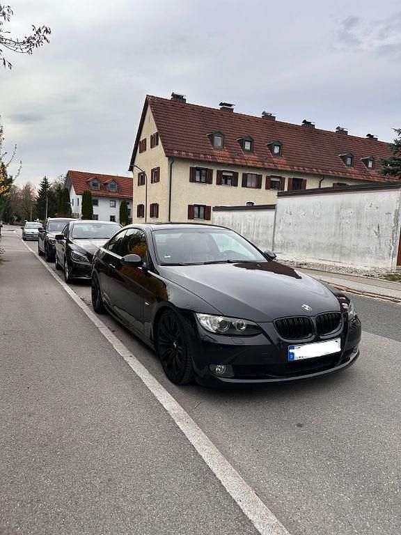 Schwarz Gebraucht 2007 BMW 320 Performance Coupé | 8.500 € (Etwas zu teuer) - Bild 1/4