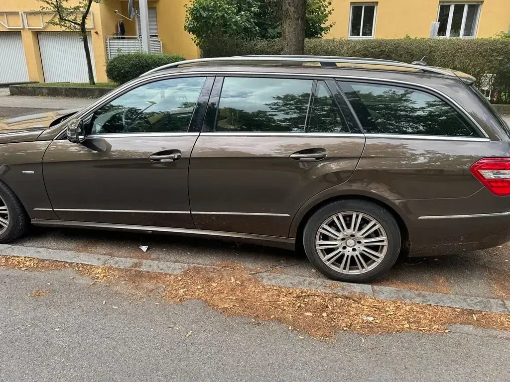 Gebraucht Mercedes E350 265 PS (194 kW) 2012 Braun Limousine
