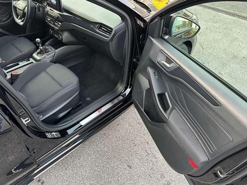 Gebraucht Ford Focus ST-Line 125 PS (91 kW) 2021 Schwarz Limousine