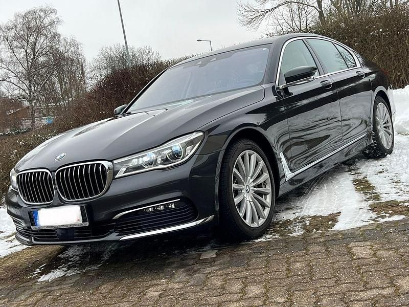Gebraucht BMW 730 265 PS (194 kW) 2016 Grau Limousine