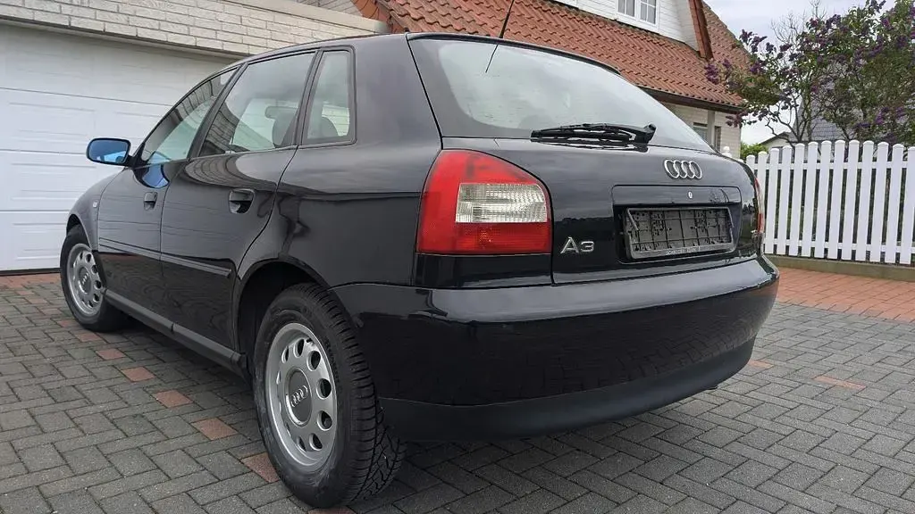 Gebraucht Audi A3 Attraction 102 PS (75 kW) 2001 Blau Kleinwagen