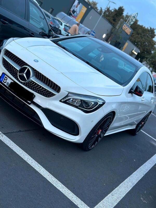 Weiß Gebraucht 2016 Mercedes CLA200 AMG Limousine | 17.500 € (Fairer Preis) - Bild 1/4