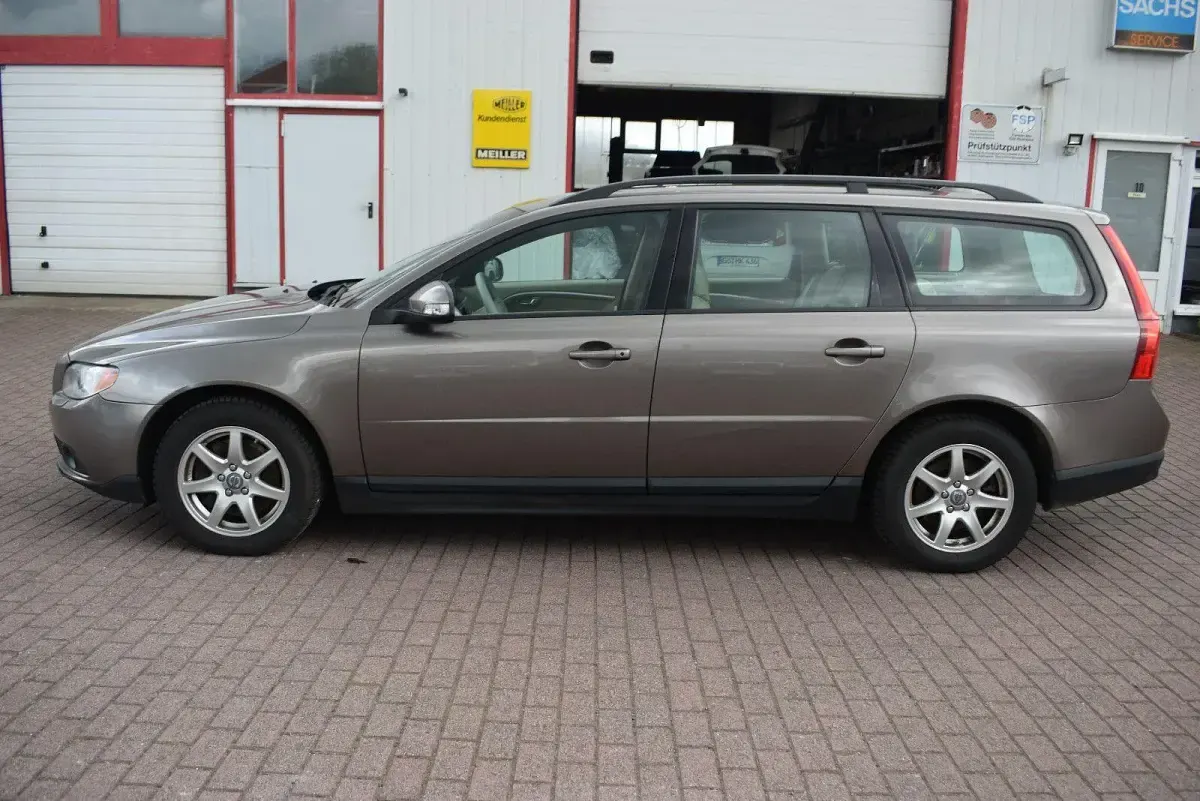 Gebraucht Volvo V70 Kinetic 200 PS (147 kW) 2009 Grau Kombi
