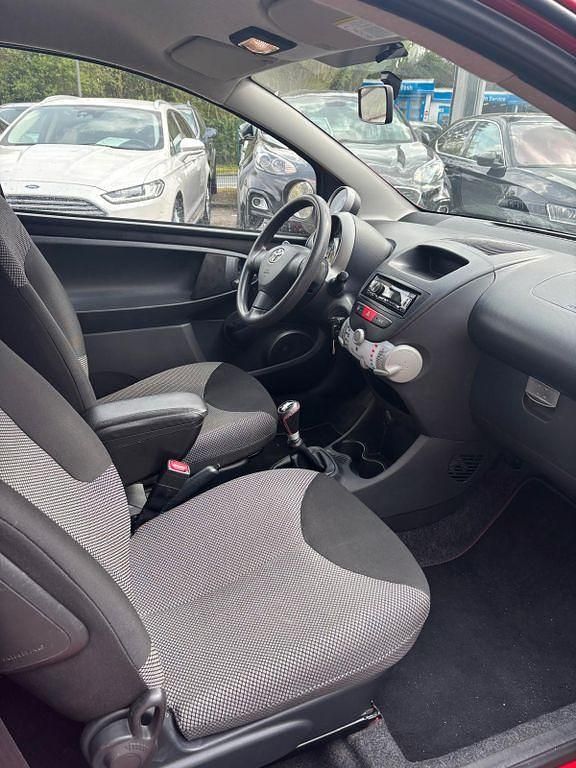 Gebraucht Toyota Aygo Cool 68 PS (50 kW) 2013 Rot Kleinwagen