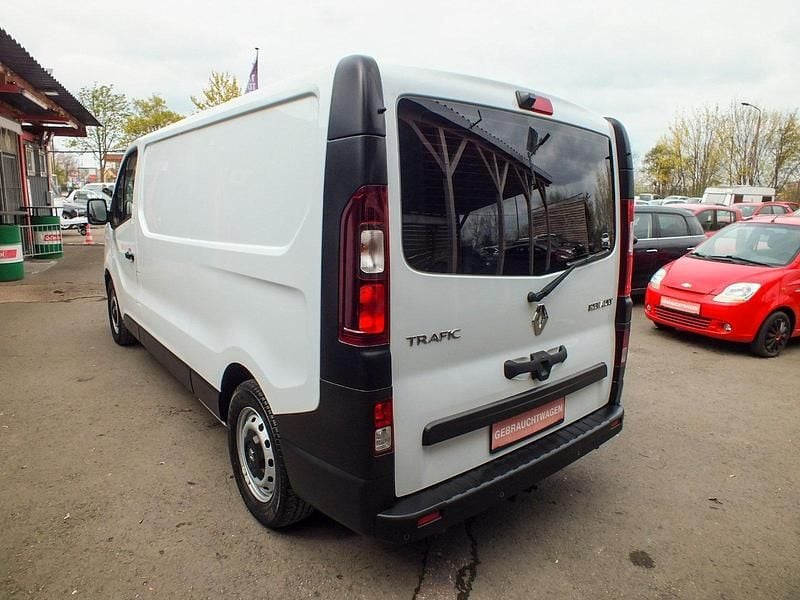 Gebraucht Renault Trafic 146 PS (107 kW) 2018 Weiß Van / Kleinbus