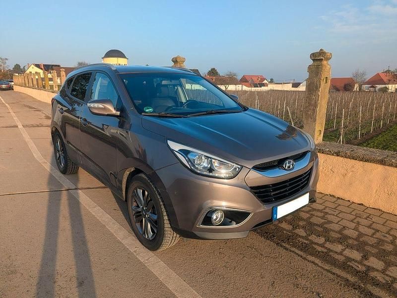 Braun Gebraucht 2015 Hyundai ix35 Premium SUV | 12.450 € (Fairer Preis) - Bild 1/4