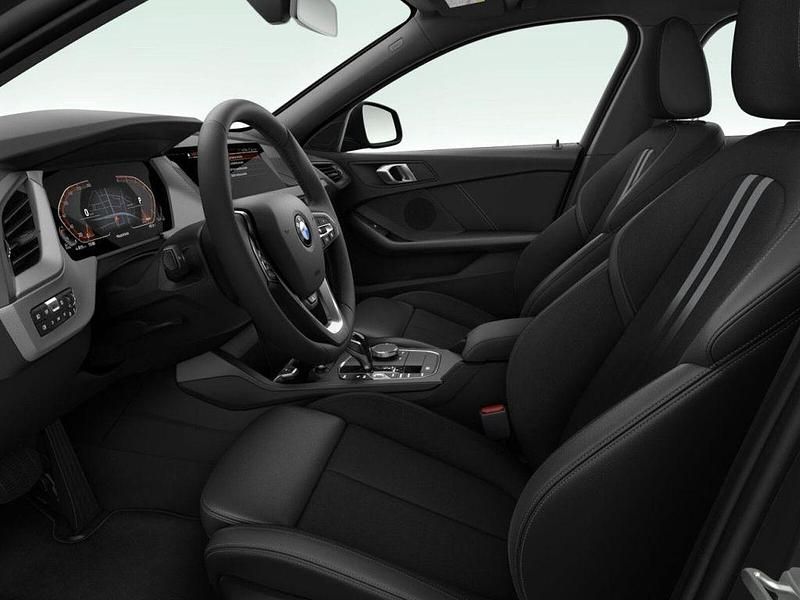 Gebraucht BMW 120 Advantage 190 PS (139 kW) 2023 Schwarz (schwarz) Kleinwagen