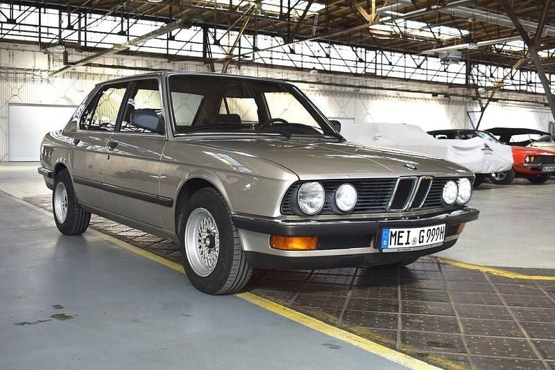 Gebraucht BMW 525 122 PS (89 kW) 1986 Beige Limousine