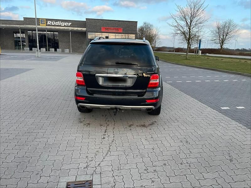 Gebraucht Mercedes ML350 231 PS (169 kW) 2011 Schwarz SUV