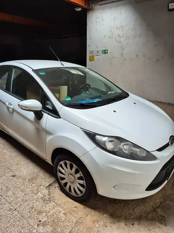 Gebraucht Ford Fiesta Trend 82 PS (60 kW) 2012 Weiß Limousine