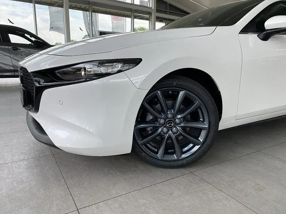 Neu Mazda 3 Homura-Line 140 PS (102 kW) 2026 Snowflake white pearl Limousine