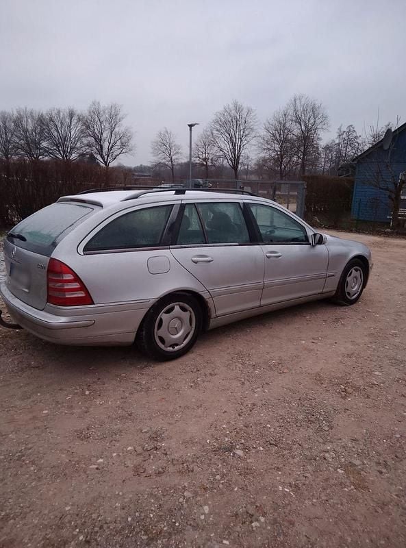 Gebraucht Mercedes C220 Elegance 143 PS (105 kW) 2002 Silber Kombi