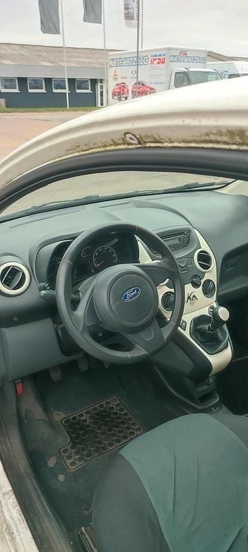 Weiß Gebraucht 2010 Ford Ka Kleinwagen | 900 € (Superpreis) - Bild 1/4