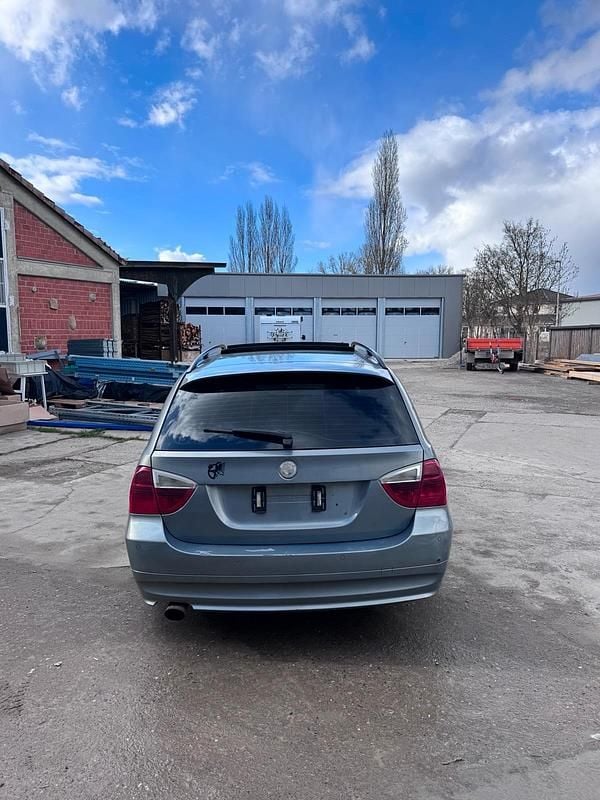 Gebraucht BMW 320 163 PS (119 kW) 2010 Silber Kombi