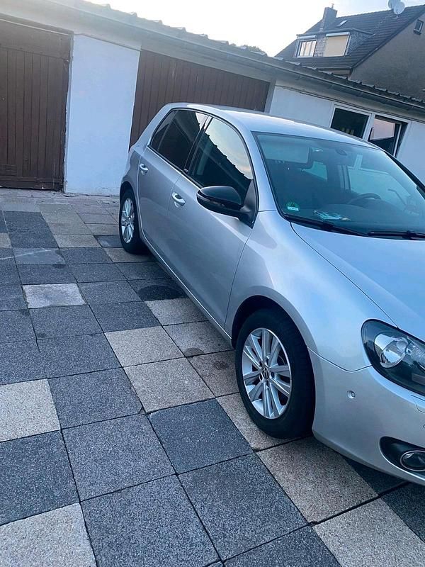 Grau Gebraucht 2011 VW Golf VI Style Kleinwagen | 10.500 € (Teuer) - Bild 1/4
