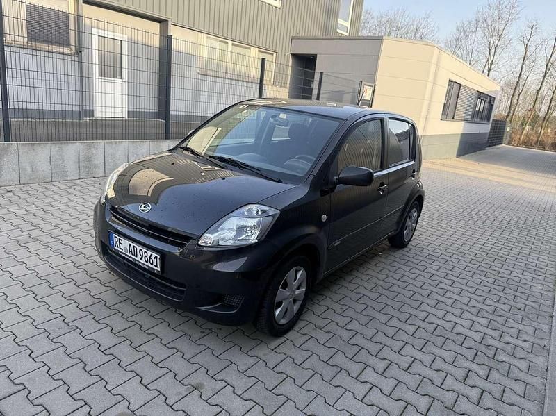 Gebraucht Daihatsu Sirion 70 PS (51 kW) 2010 Schwarz Kleinwagen