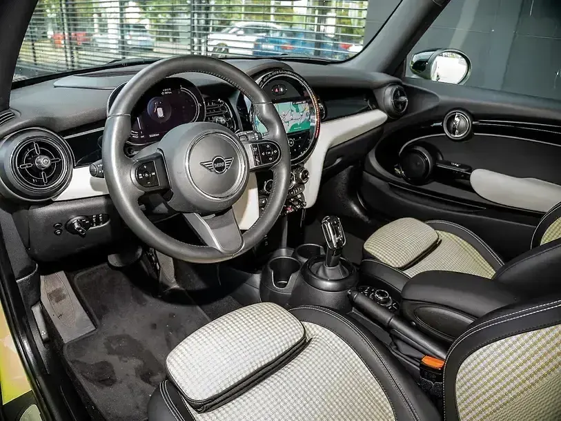 Gebraucht Mini Cooper 136 PS (100 kW) 2023 Zesty yellow Kleinwagen