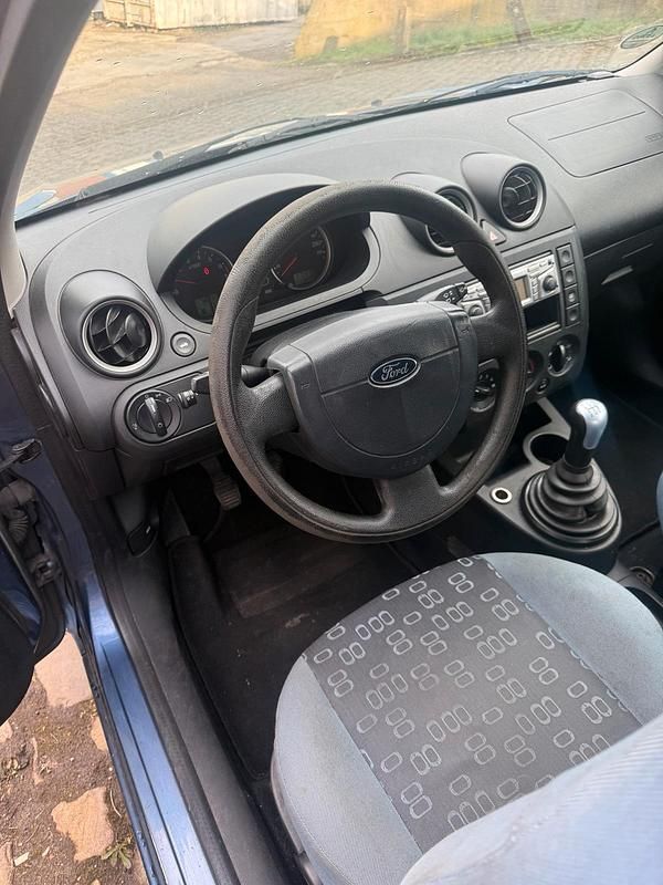 Gebraucht Ford Fiesta 60 PS (44 kW) 2005 Blau Kleinwagen