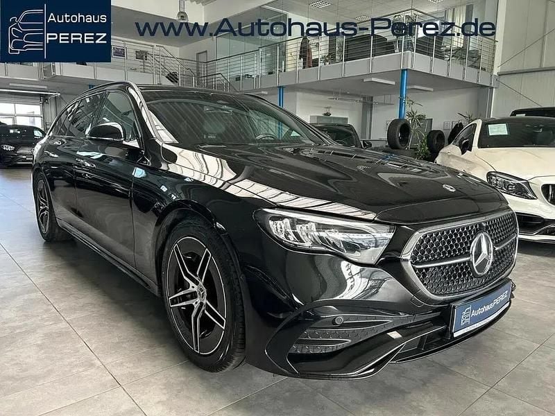 Schwarz Gebraucht 2023 Mercedes E200 AMG Kombi | 45.200 € (Fairer Preis) - Bild 1/4