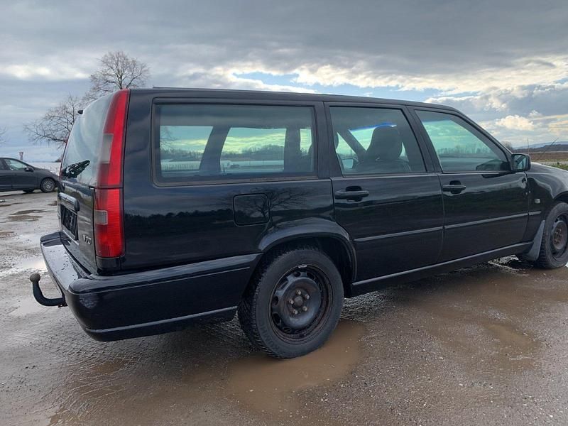 Schwarz Gebraucht 1999 Volvo V70 Kombi | 2.250 € (Fairer Preis) - Bild 1/4