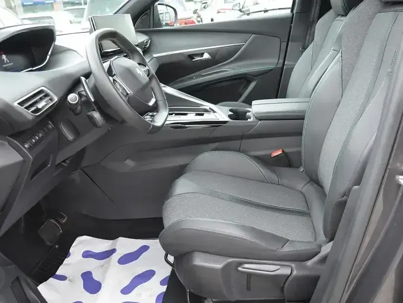 Gebraucht Peugeot 5008 Allure 131 PS (96 kW) 2024 Grau SUV