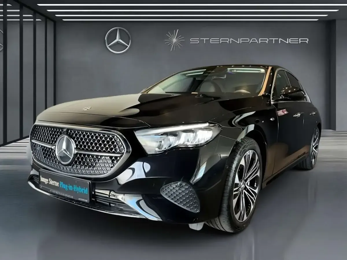 Używany Mercedes E300 Avantgarde 204 KM (150 kW) 2025 Czarny Sedan/Limuzyna