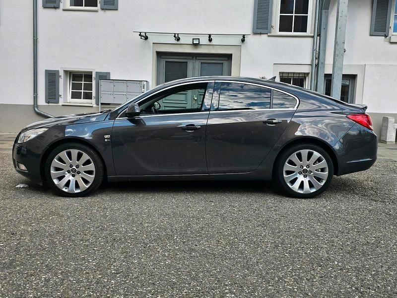 Gebraucht Opel Insignia 136 PS (100 kW) 2012 Grau Limousine