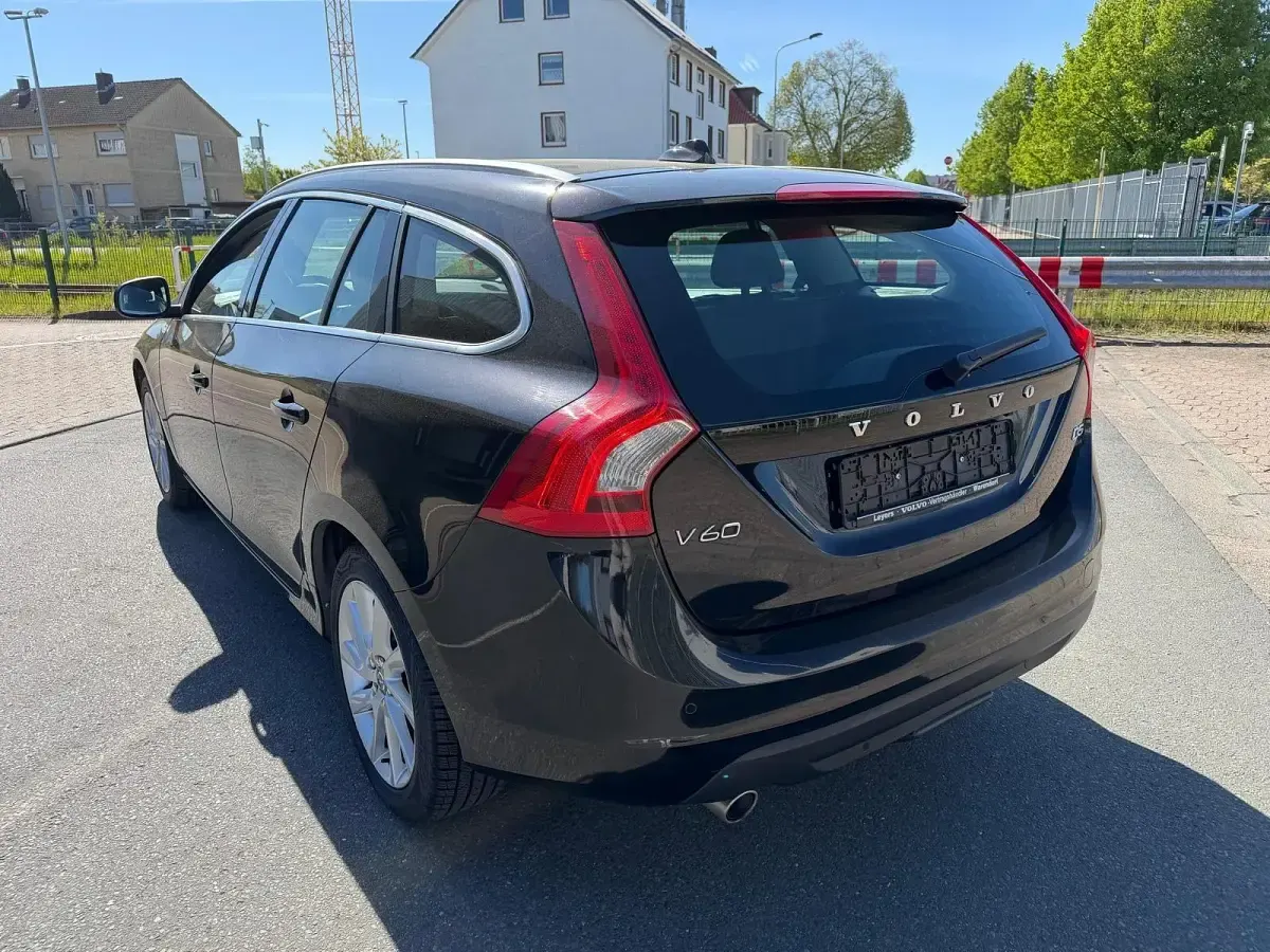 Gebraucht Volvo V60 Summum 215 PS (158 kW) 2013 Schwarz Kombi