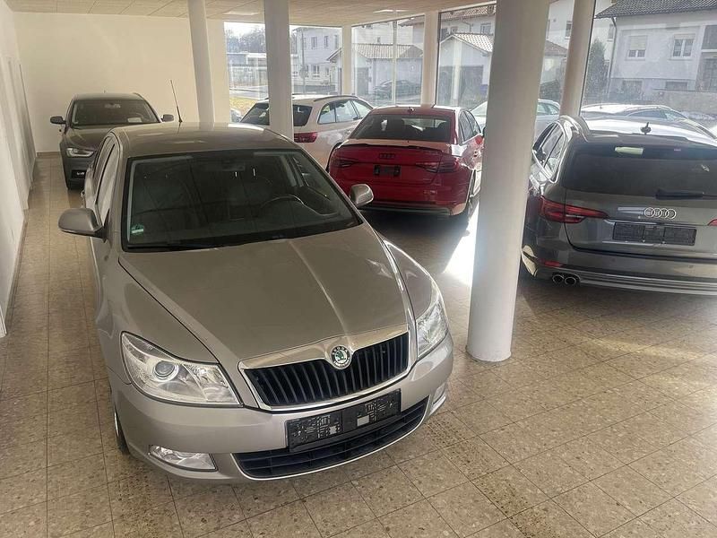 Gebraucht Skoda Octavia Elegance 160 PS (117 kW) 2010 Cappuccinobeige metallic Limousine