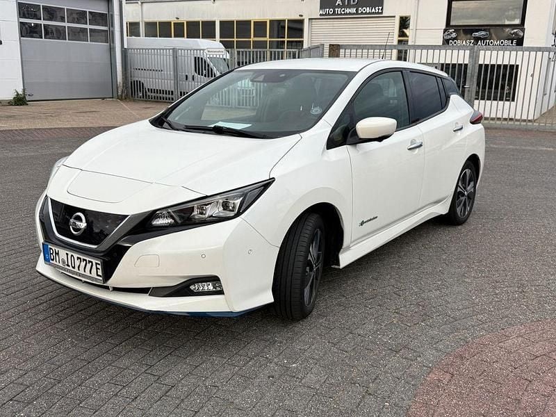 Weiß Gebraucht 2020 Nissan Leaf Tekna Kleinwagen | 14.993 € (Guter Preis) - Bild 1/4