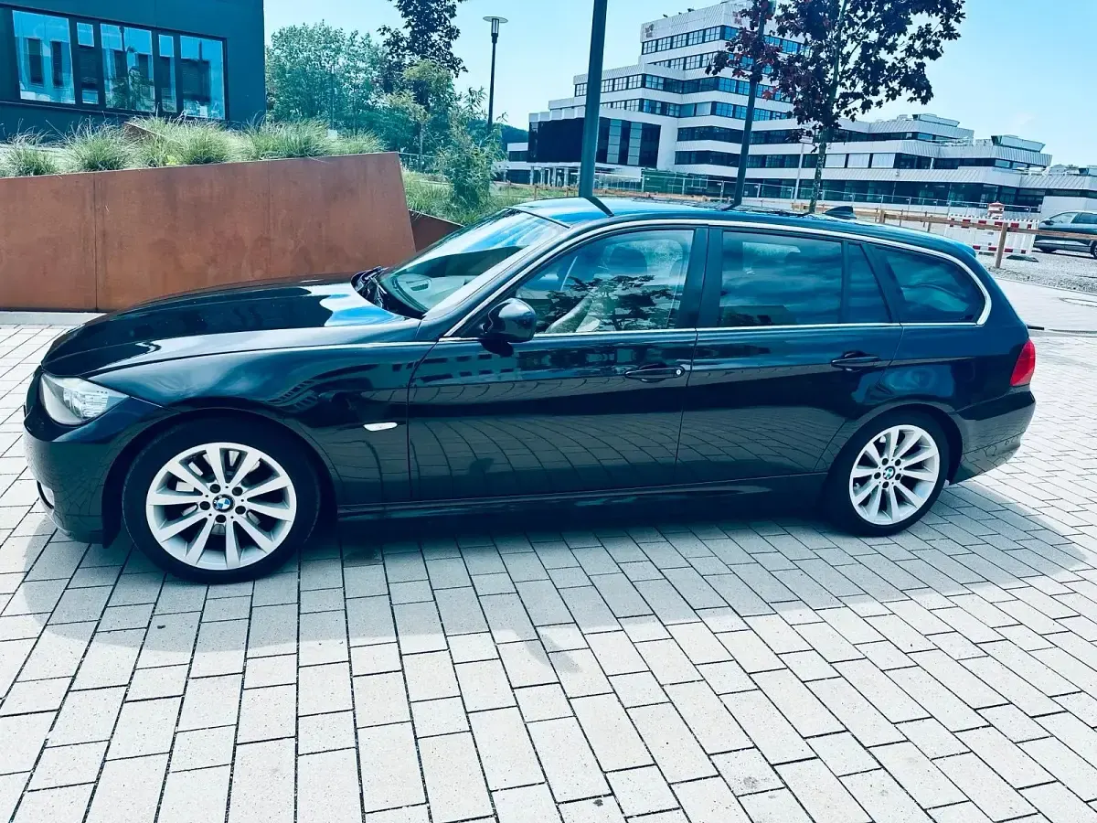 Gebraucht BMW 325 Comfort Edition 197 PS (144 kW) 2009 Schwarz Kombi