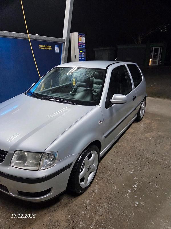 Silber Gebraucht 2000 VW Polo Kleinwagen | 1.600 € (Etwas zu teuer) - Bild 1/4